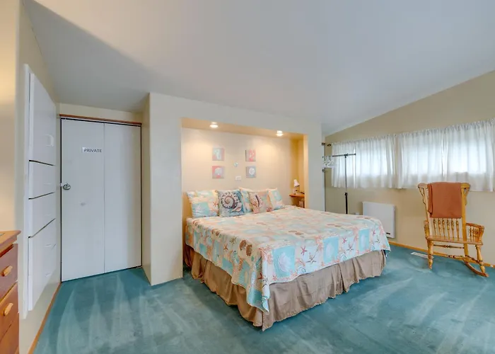 Walk To Seaside Beach! House W/ Hot Tub & Deck
